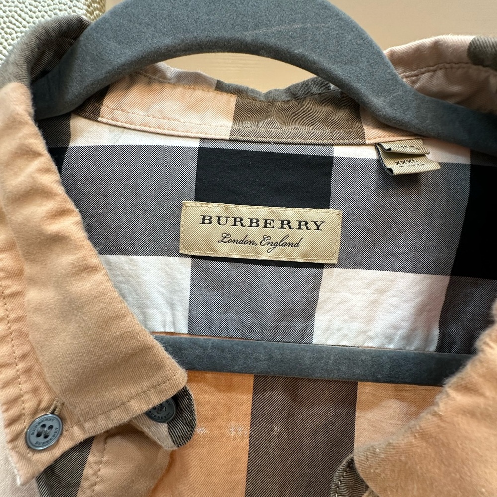 Burberry Tan Black White Red Check Short-Sleeve Button-Down Shirt - Picture 7 of 8